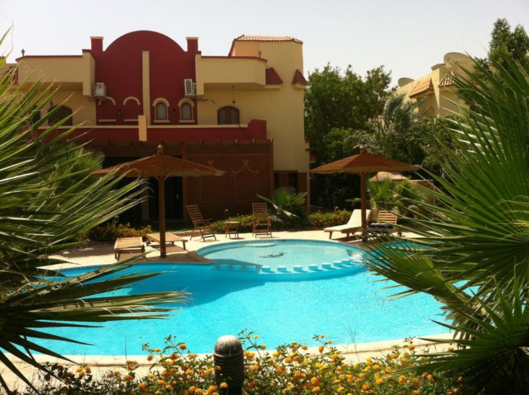  Вилла в Мубарак шесть с бассейном и большой территорией						